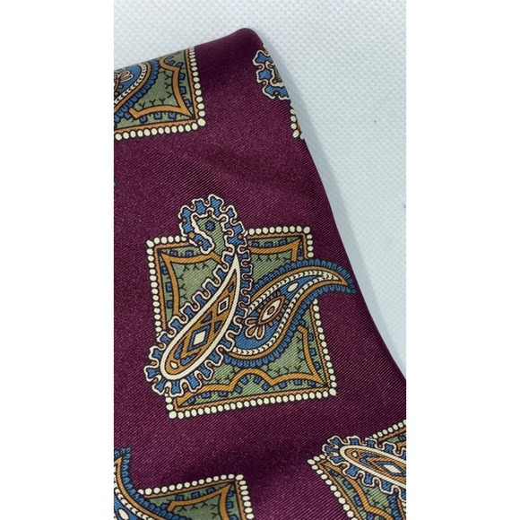 Hunting Horn Classics Mens Paisley Medallion Silk Tie Burgundy Red Green 3.75" - Picture 3 of 6